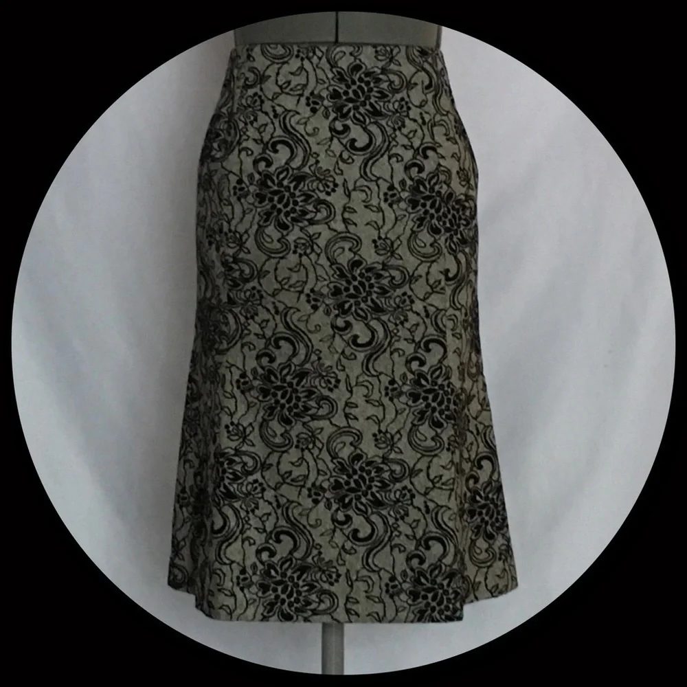 𝅺LOFT. Floral Brocade Skirt💕 Size 6P